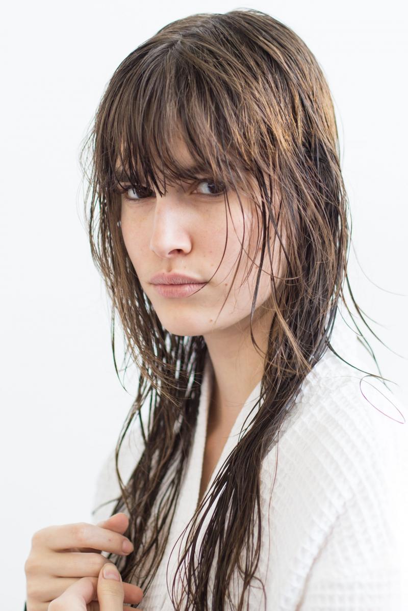 Мокрое дело: укладки с эффектом влажных волос снова в тренде