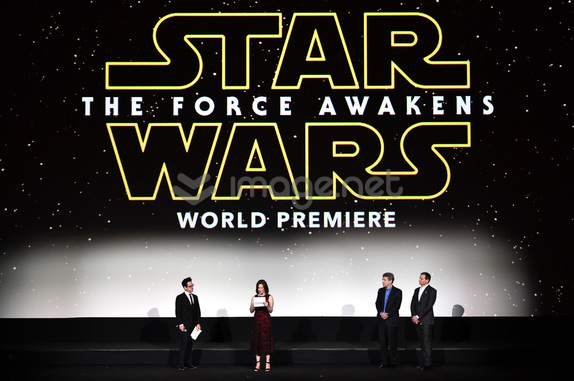 Премьера "Звездных войн" в Лос-Анджелесе и новый ролик о BB-8