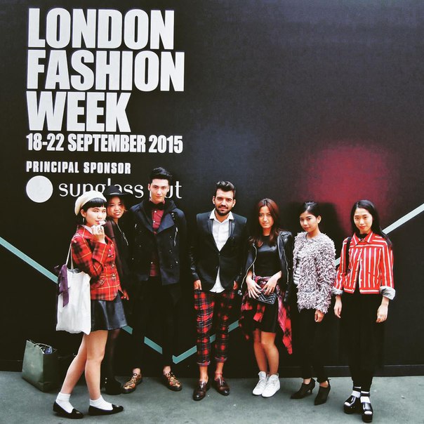 Неделя моды в Лондоне: звездные луки на мероприятии